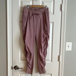 Athleta Attitude Jogger Women’s size 0 violet